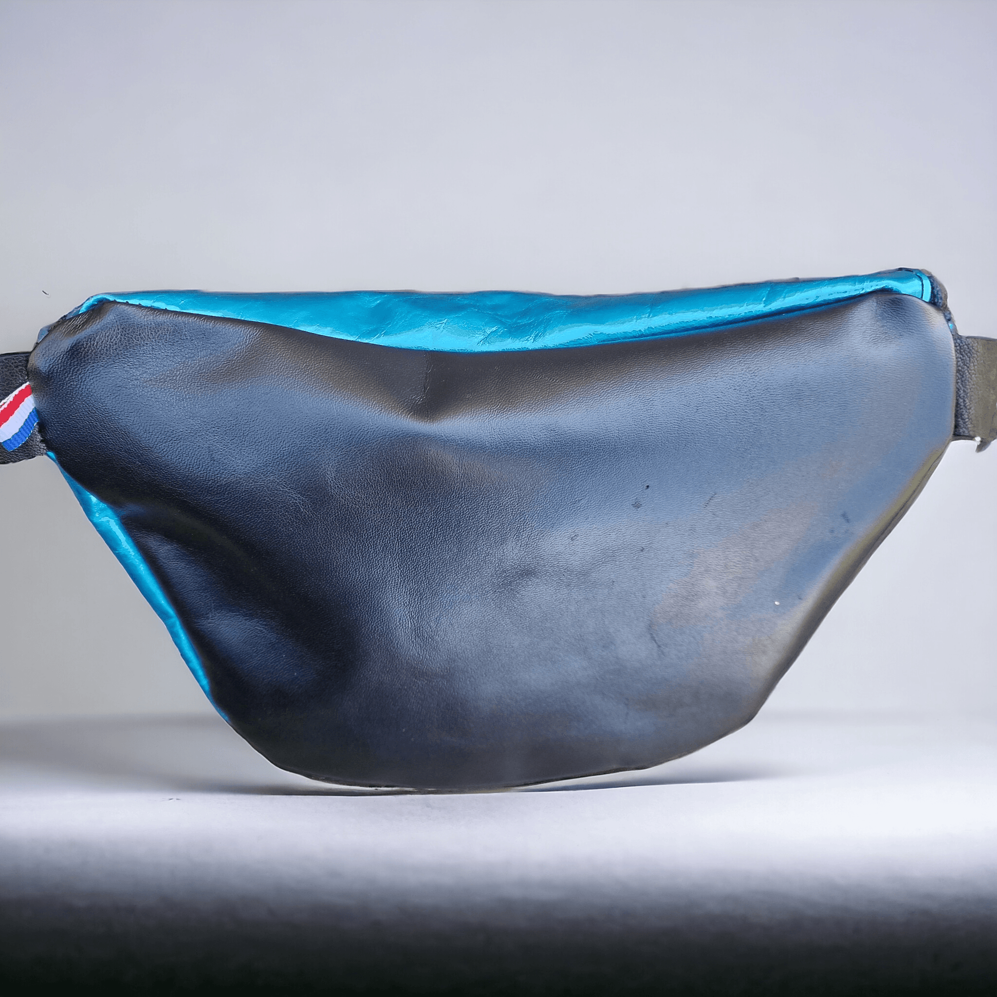 Sac banane Femme en cuir BLEU Métallisé Ava - Vavounette&Co