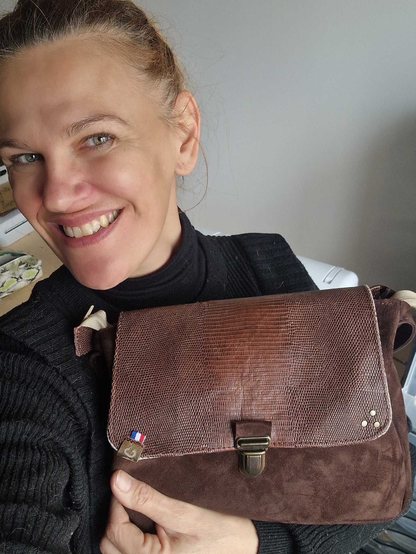 Sac Besace Femme en Cuir MARRON Chocolat et Rabat en cuir Croco