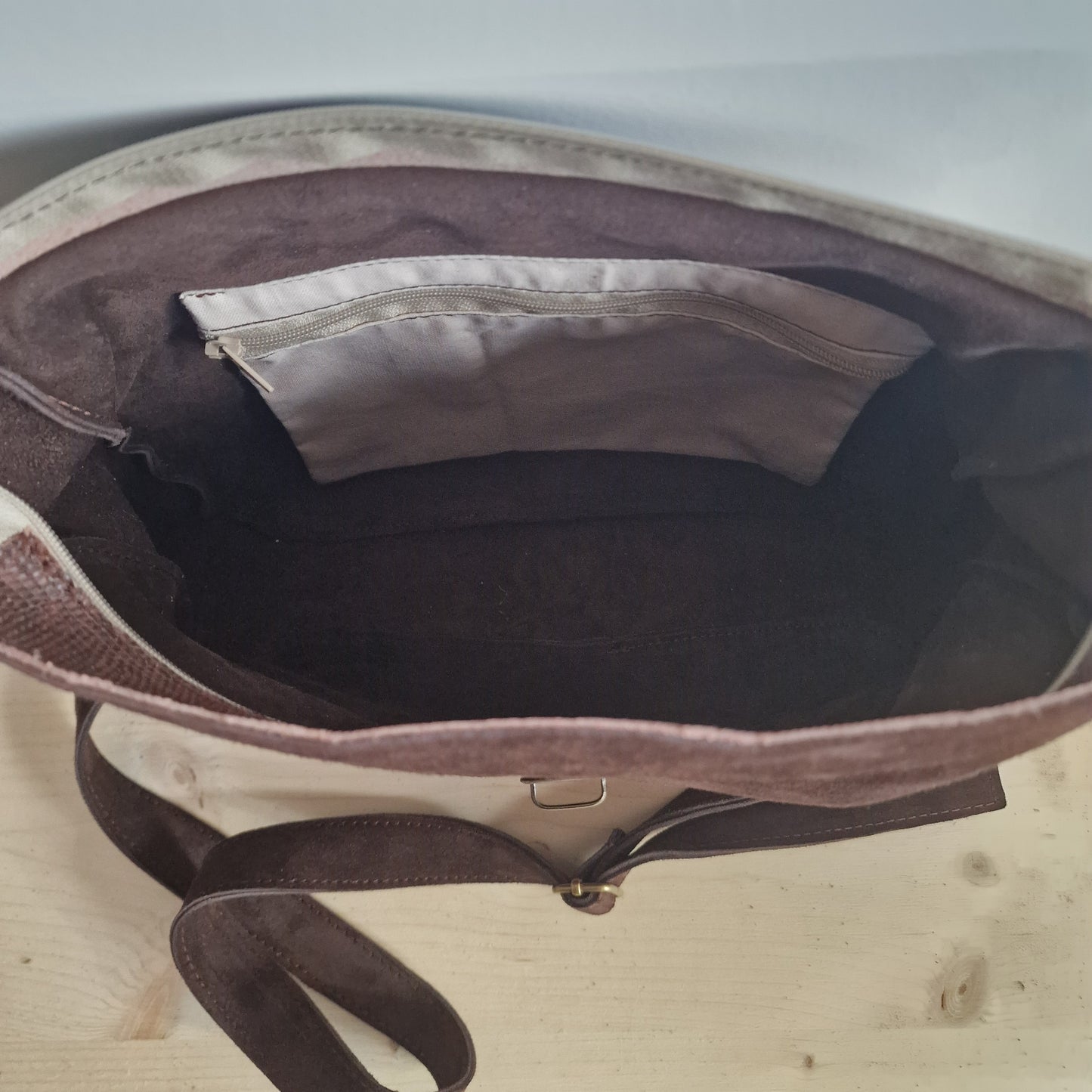 Sac Besace Femme en Cuir MARRON Chocolat et Rabat en cuir Croco