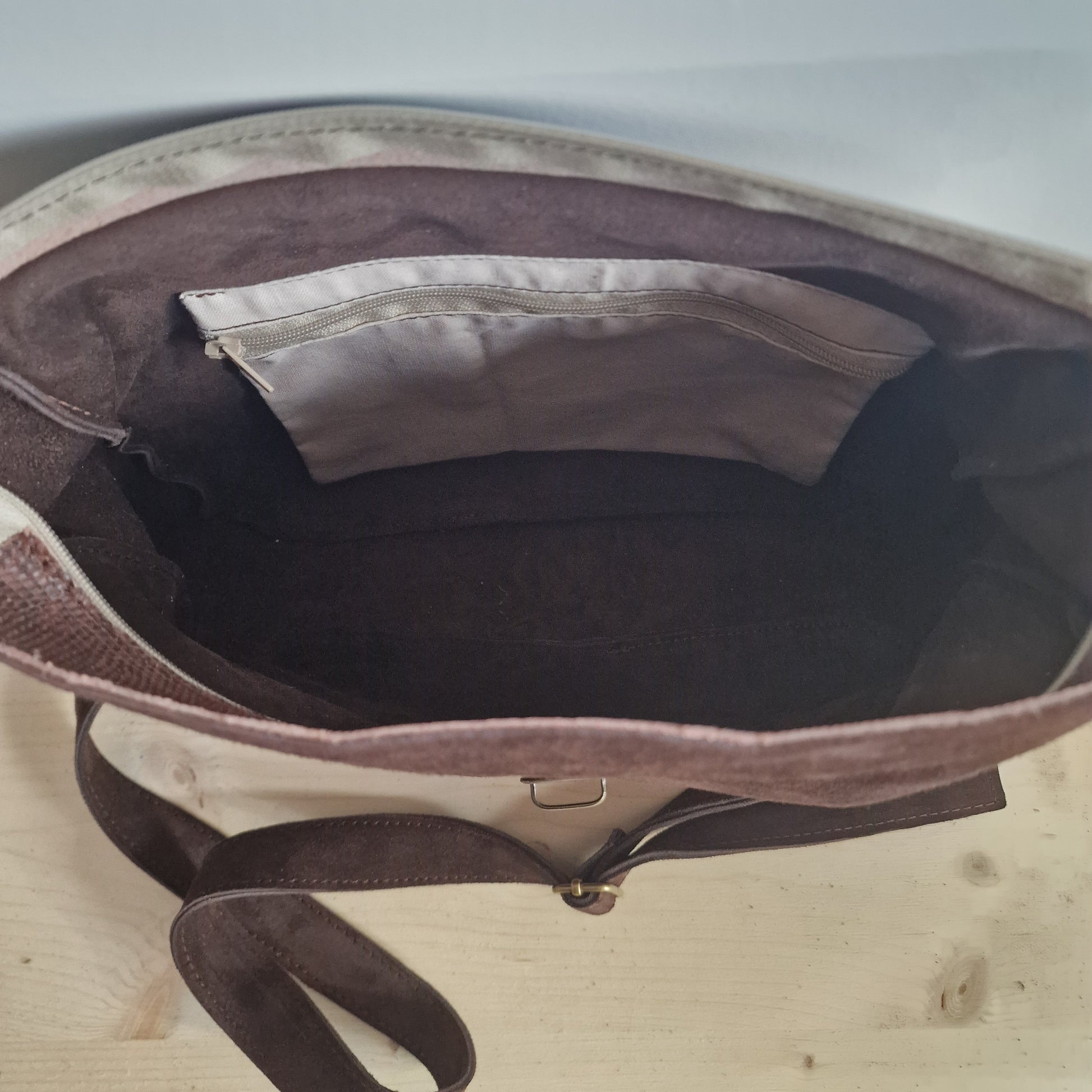 Sac Besace Femme en Cuir MARRON Chocolat et Rabat en cuir Croco